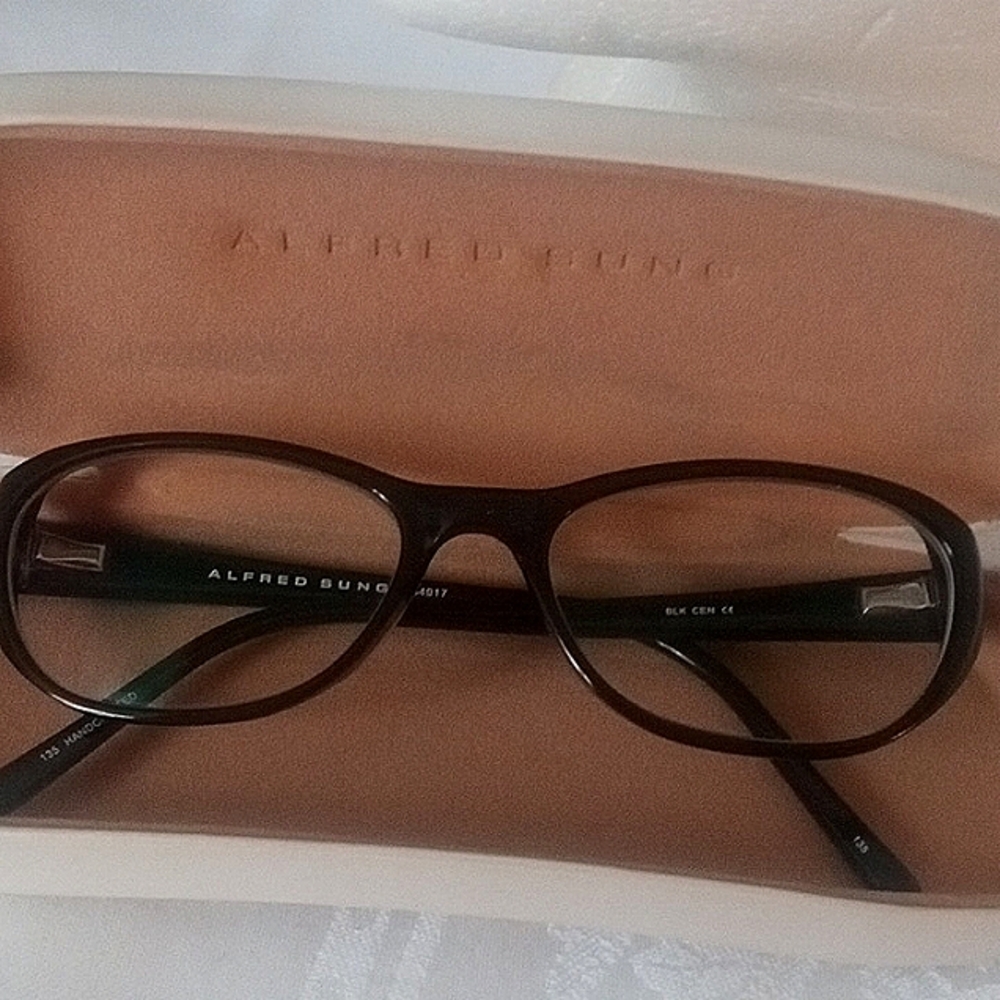 Alfred Sung Eye Glasses With Case